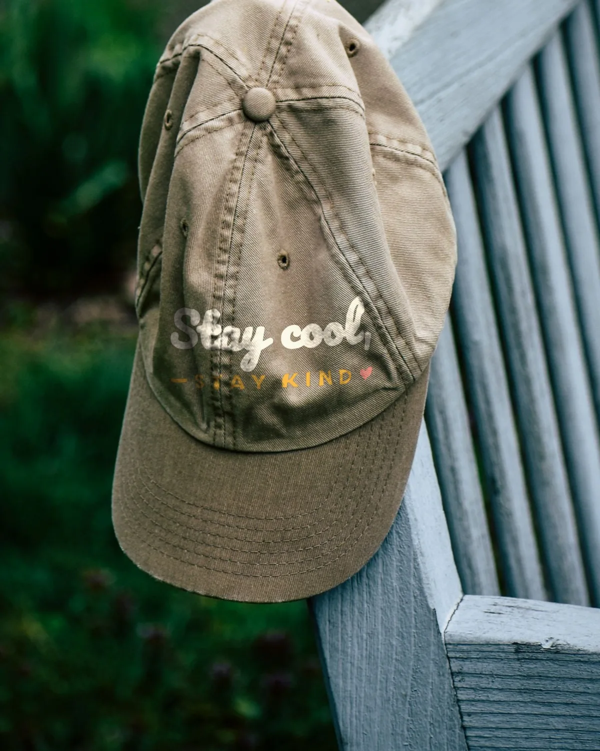 Cap with the "Stay cool, stay kind." design
