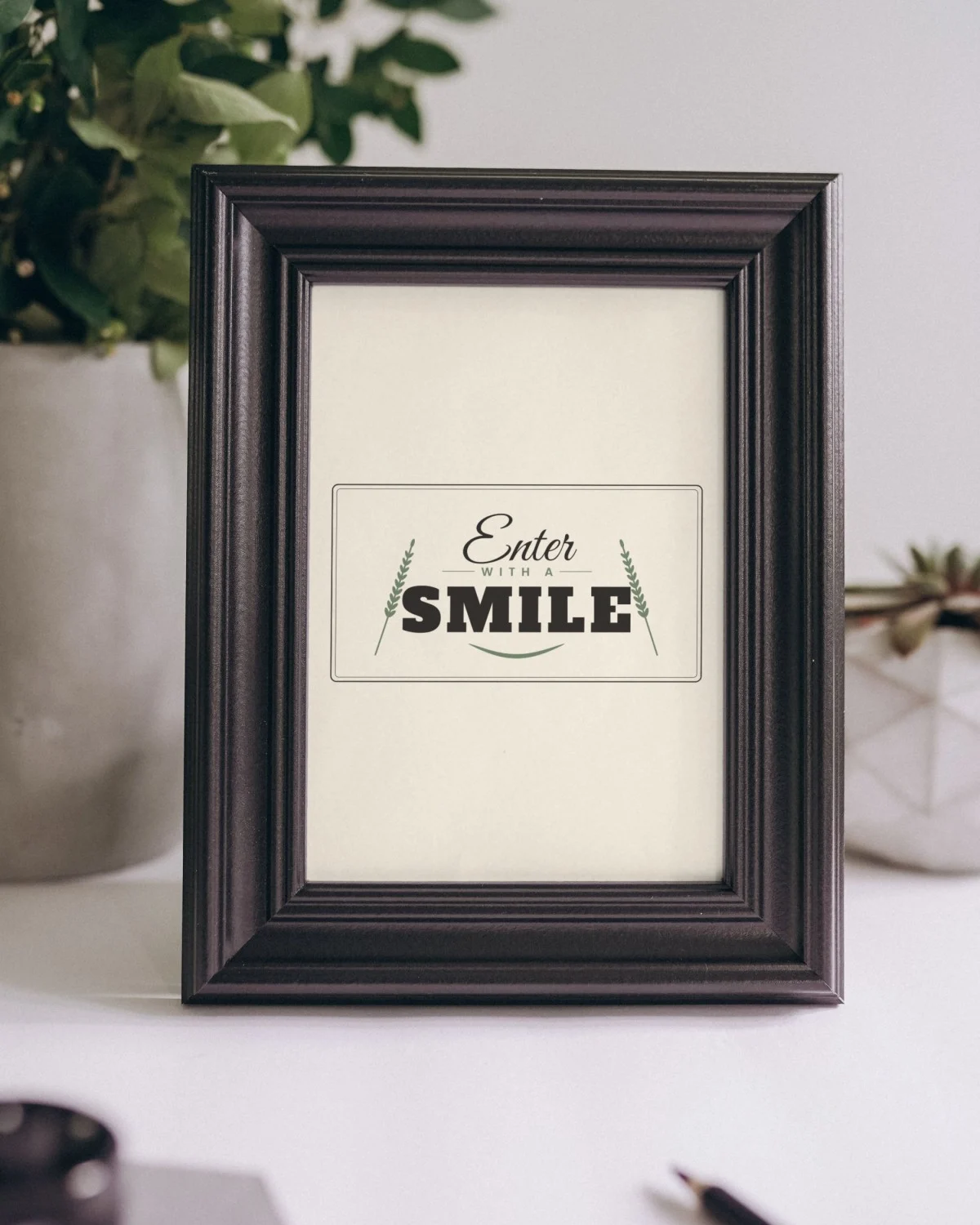 Door Sign with the "Enter with a smile." design