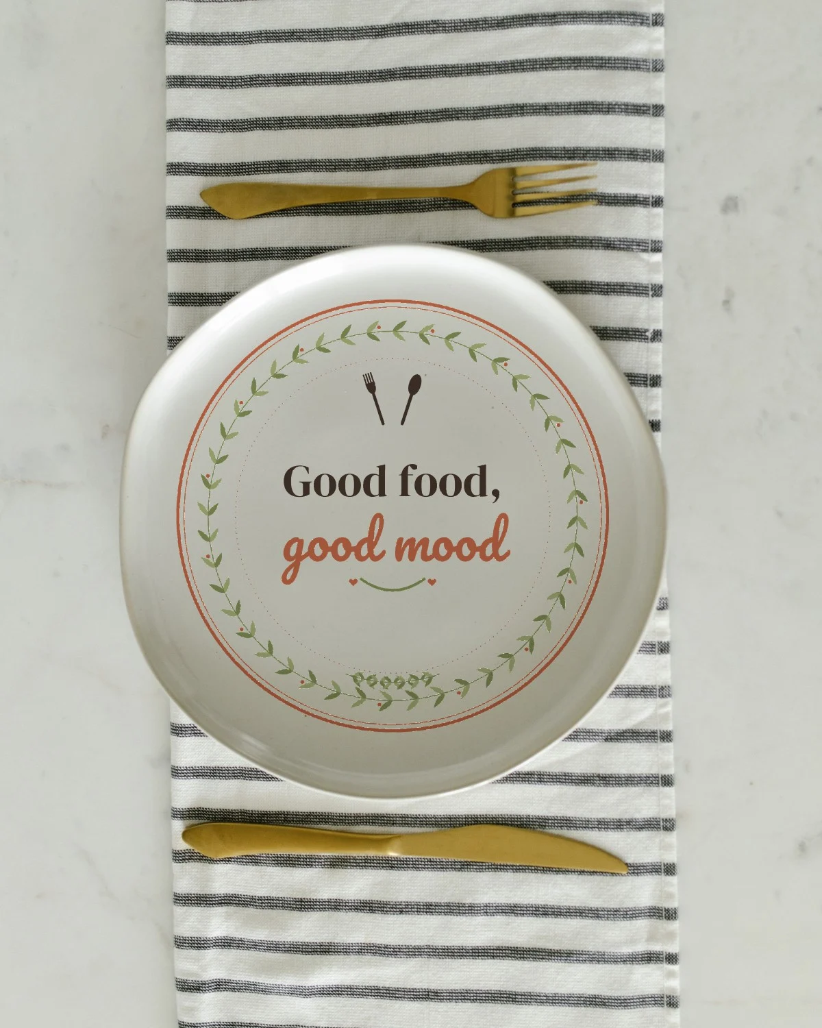 Plate with the "Good food, good mood." design