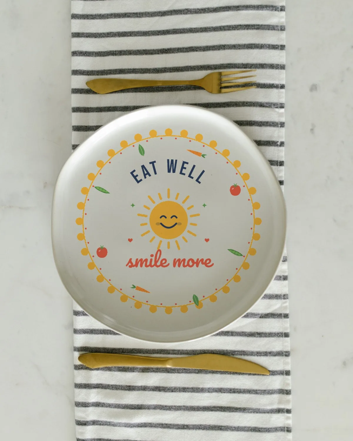 Plate with the "Eat well, smile more." design